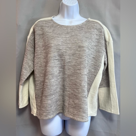 J. Crew Gray / Cream Acrylic Wool Blend Sweater Sz Medium Women’s - Picture 1 of 11